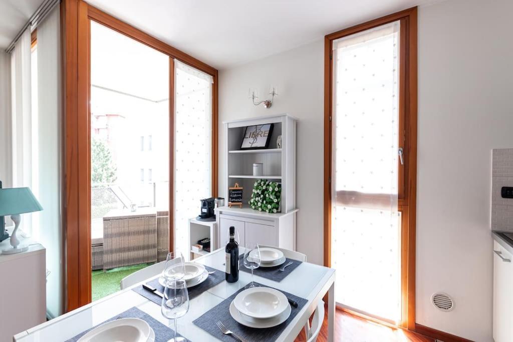 Appartamento Caterina A 5 Minuti Da Milano Fiere E San Siro Con Wifi-Netflix-Free Parking Extérieur photo