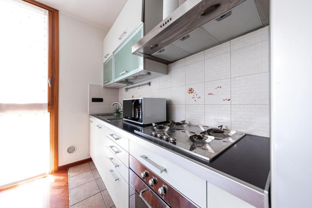Appartamento Caterina A 5 Minuti Da Milano Fiere E San Siro Con Wifi-Netflix-Free Parking Extérieur photo
