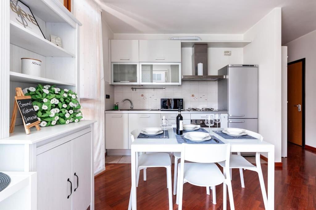 Appartamento Caterina A 5 Minuti Da Milano Fiere E San Siro Con Wifi-Netflix-Free Parking Extérieur photo