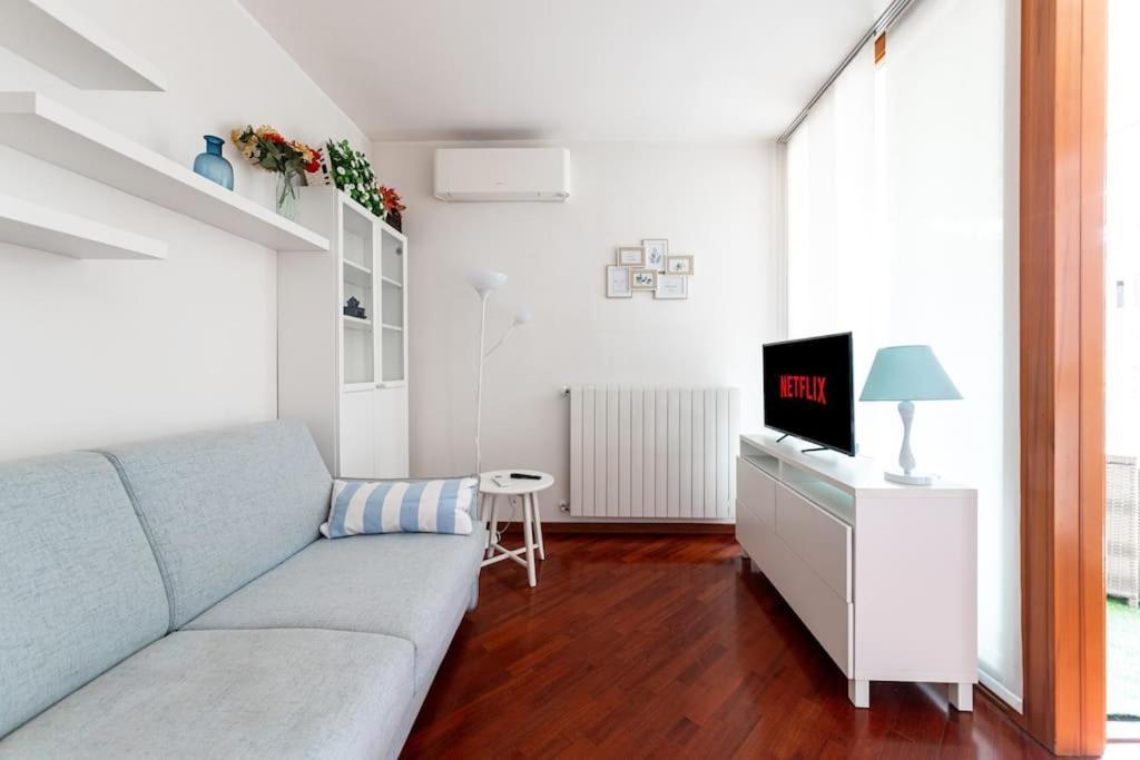 Appartamento Caterina A 5 Minuti Da Milano Fiere E San Siro Con Wifi-Netflix-Free Parking Extérieur photo