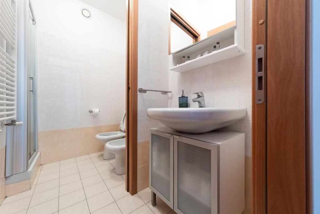 Appartamento Caterina A 5 Minuti Da Milano Fiere E San Siro Con Wifi-Netflix-Free Parking Extérieur photo