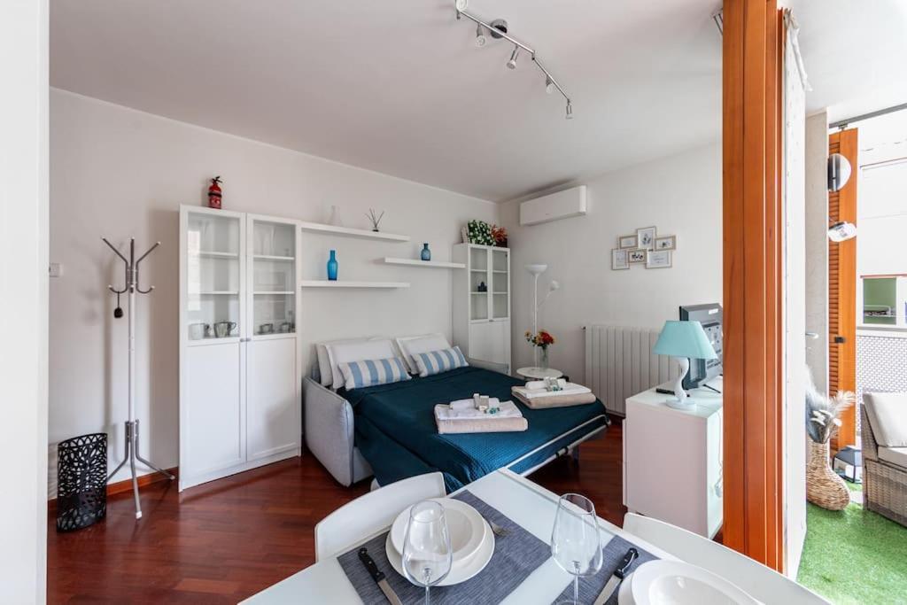 Appartamento Caterina A 5 Minuti Da Milano Fiere E San Siro Con Wifi-Netflix-Free Parking Extérieur photo